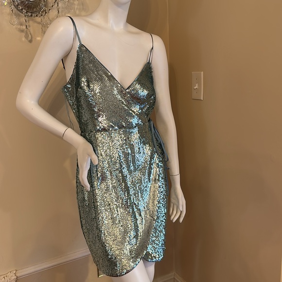 Aidan By Aidan Mattox
Spaghetti-Strap Sequin Wrap Cocktail Dress Size 8 - Picture 3 of 13